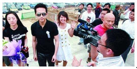 明星追悼会视频,致敬明星的追悼会感人瞬间